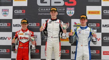 Podio de Javier Sagrera en la GB3, la exfórmula 3 británica